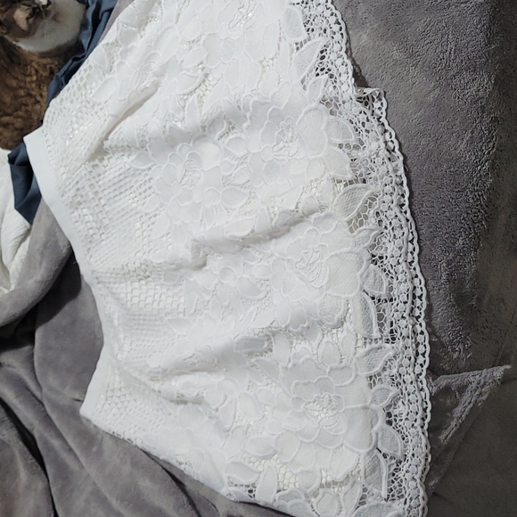 White skirt - Picture 1 of 7